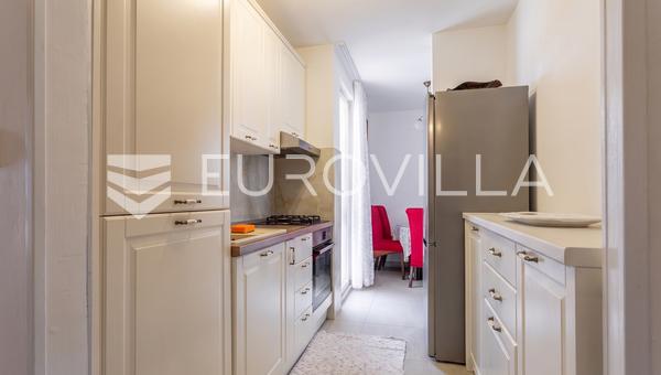 Split, Split 3, odličan trosoban stan površine 84 m²
