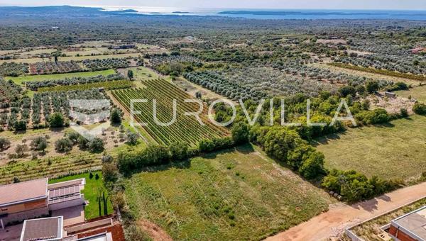 Ístria, Vodnjan, terreno edificável em uma localização atraente com vista para o mar.