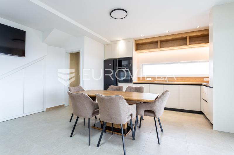 Trogir, terraced house with private garden - long-term rental