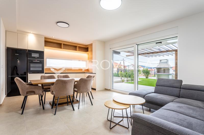 Trogir, terraced house with private garden - long-term rental