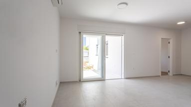 Vodice, zemin katta kapalı teraslı tek yatak odalı daire
