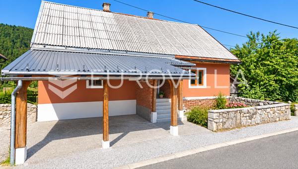 Gorski kotar, Lokve, kuća s velikim potencijalom 240 m², garažom, podrumom i dodatnim objektom