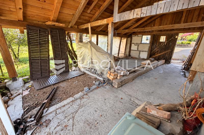 Gorski kotar, Lokve, kuća s velikim potencijalom 240 m², garažom, podrumom i dodatnim objektom - 11