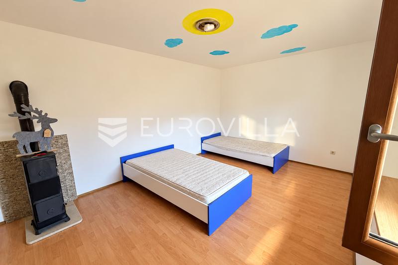 Gorski kotar, Lokve, kuća s velikim potencijalom 240 m², garažom, podrumom i dodatnim objektom - 8