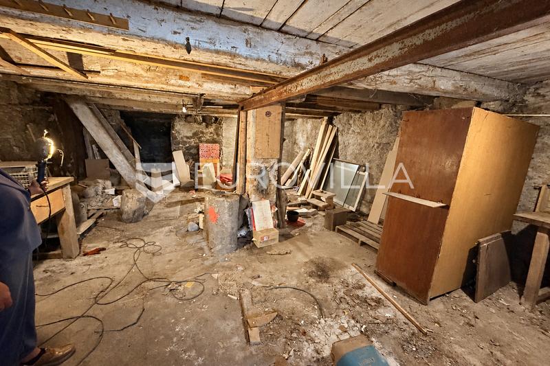 Gorski kotar, Lokve, kuća s velikim potencijalom 240 m², garažom, podrumom i dodatnim objektom - 12