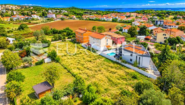 Fazana, Valbandon, terrain à bâtir attractif pour la construction de plusieurs unités résidentielles