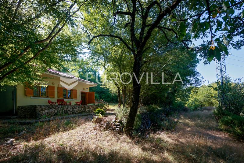 Crikvenica, Grižane, ház kerttel egy 1327 m²-es telken - 2
