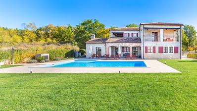 Istrie, Rajki, maison autochtone en pierre avec piscine