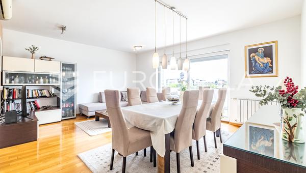 Zagreb, Vrbik, VMD, odličan peterosoban stan 148 m², dupla garaža