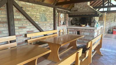 Velký, moderní dům 386 m² s obytnými a komerčními prostory