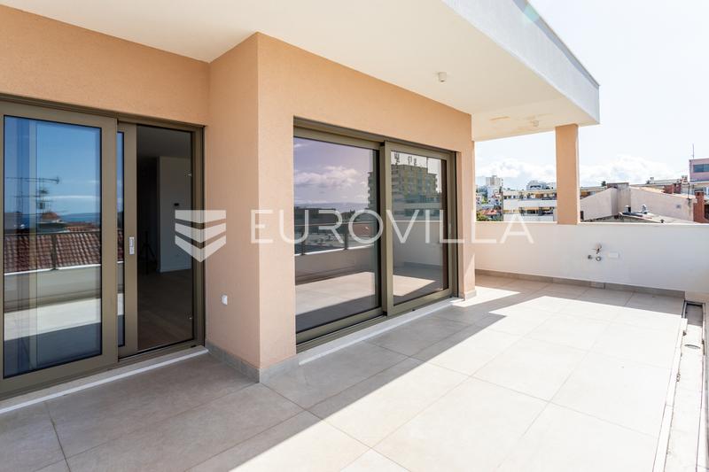 Split, exkluzivní penthouse s výhledem na moře a město - 31