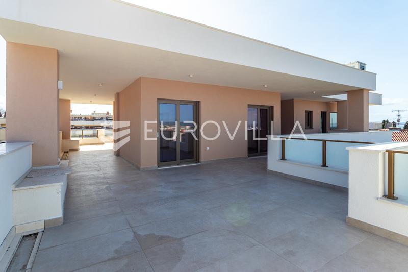Split, exkluzivní penthouse s výhledem na moře a město - 35