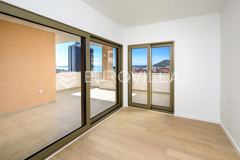 Split, exkluzivní penthouse s výhledem na moře a město - 22