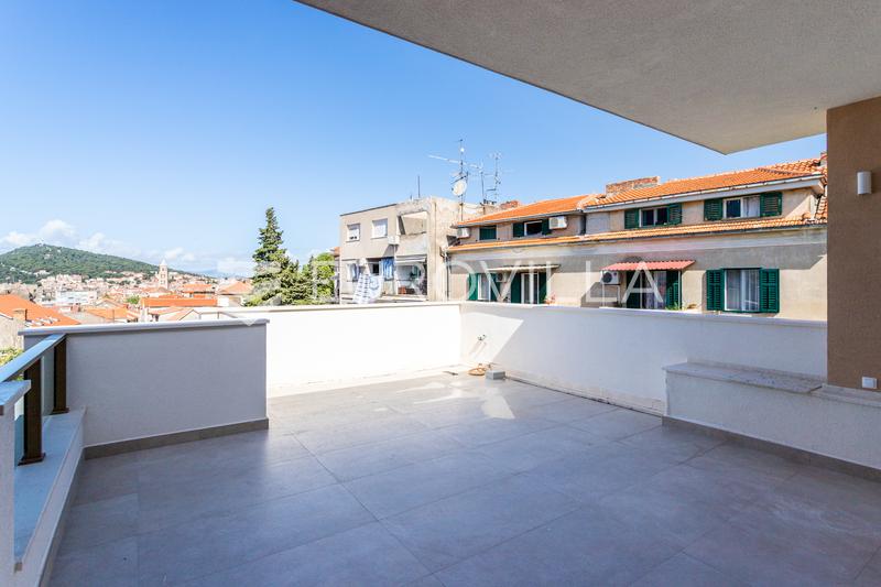 Split, exkluzivní penthouse s výhledem na moře a město - 34
