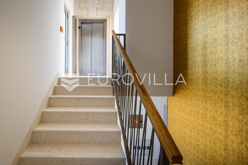 Split, exkluzivní penthouse s výhledem na moře a město - 38