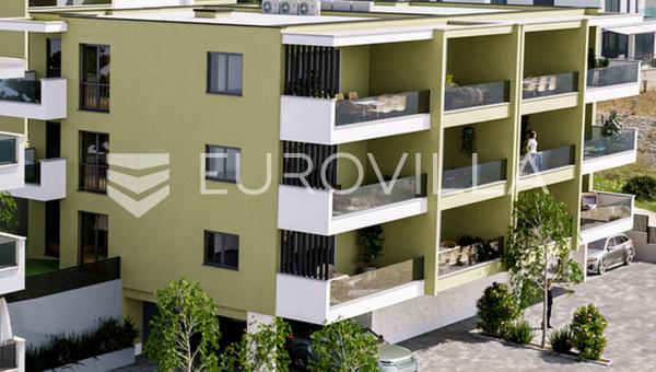 Makarska, kényelmes lakás 81,20 m², 3. emelet tengerre néző kilátással