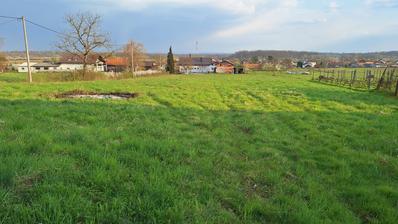 Draganić, zemljišče 5330 m² s priključki na mirni lokaciji