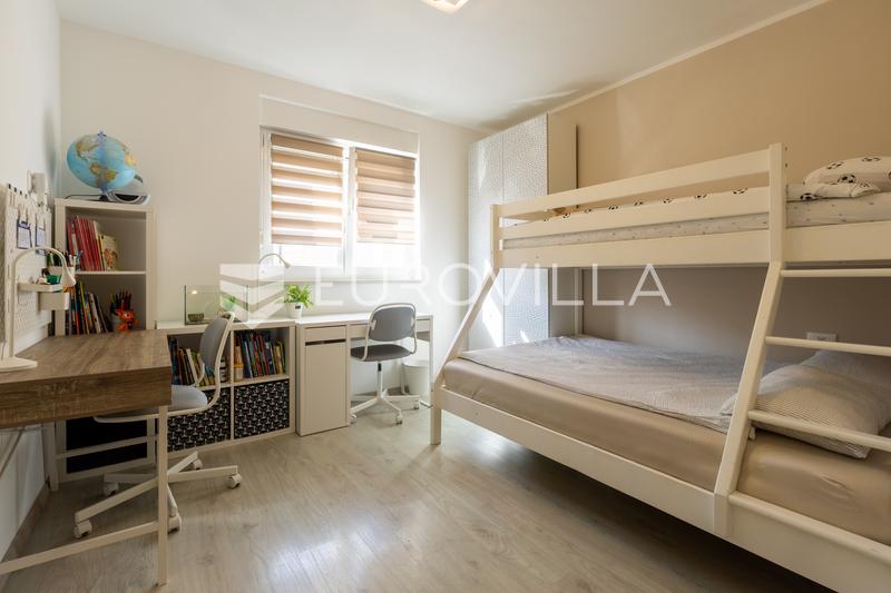 Medulin - Elegante apartamento de dois quartos com dois lugares de estacionamento, a 200 metros do mar - 13