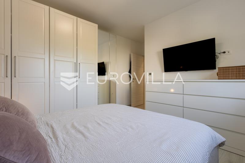 Medulin - Elegante apartamento de dois quartos com dois lugares de estacionamento, a 200 metros do mar - 17