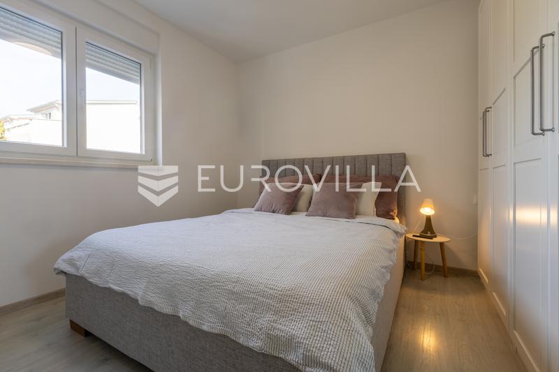Medulin - Elegante apartamento de dois quartos com dois lugares de estacionamento, a 200 metros do mar - 15