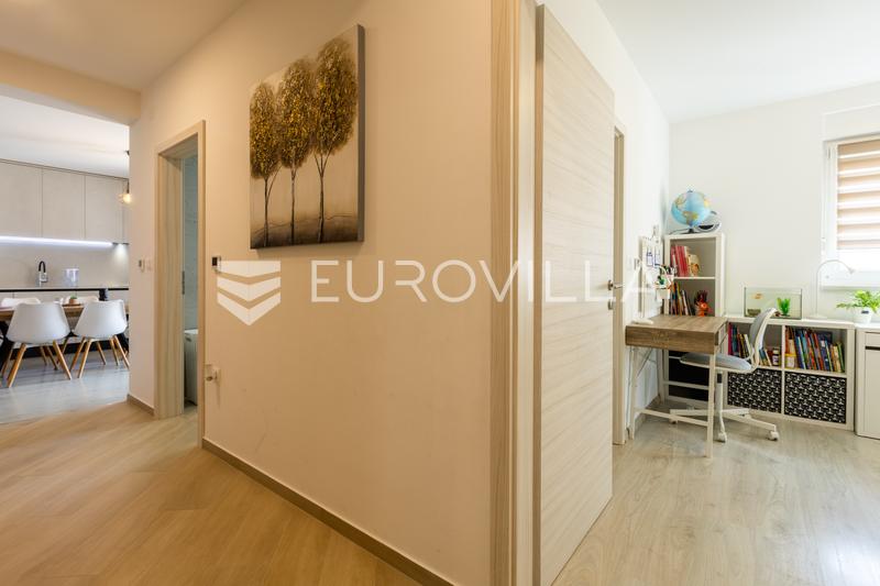 Medulin - Elegante apartamento de dois quartos com dois lugares de estacionamento, a 200 metros do mar - 11