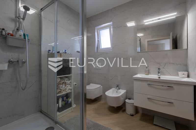 Medulin - Elegante apartamento de dois quartos com dois lugares de estacionamento, a 200 metros do mar - 14