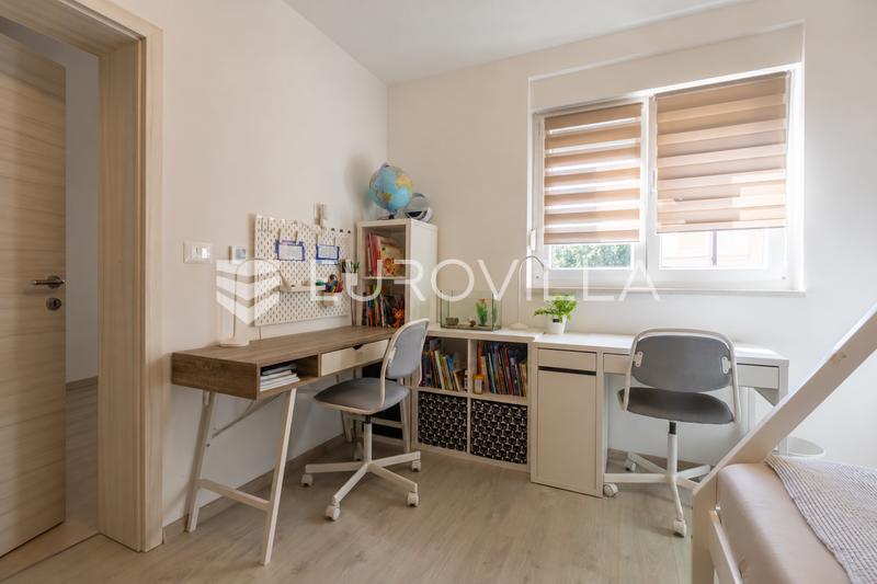 Medulin - Elegante apartamento de dois quartos com dois lugares de estacionamento, a 200 metros do mar - 12