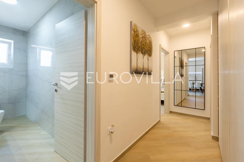 Medulin - Elegante apartamento de dois quartos com dois lugares de estacionamento, a 200 metros do mar - 7