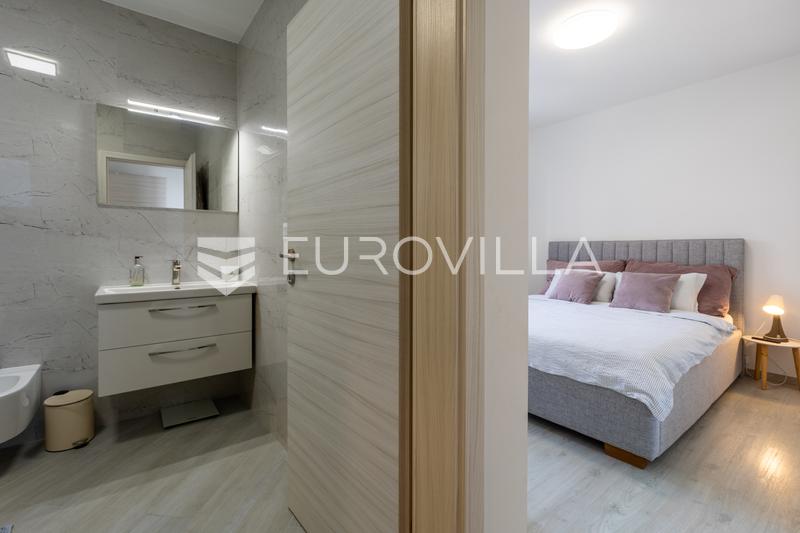Medulin - Elegante apartamento de dois quartos com dois lugares de estacionamento, a 200 metros do mar - 16