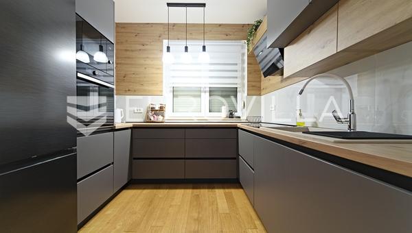 Osijek, Gornji grad, moderný Penthouse s garážou a krytou terasou