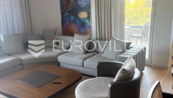 Moderní pětipokojový byt o rozloze 150 m² s výhledem na moře, Pula - Stoja