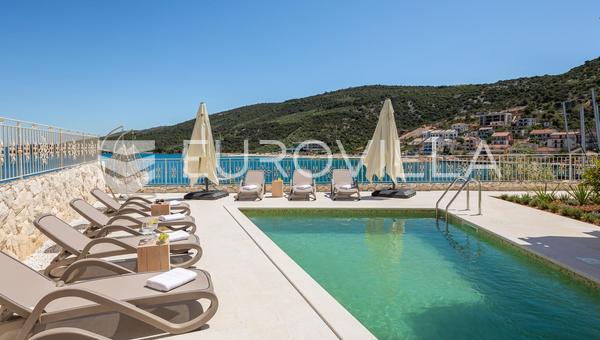 Trogir, Marina, dvosoban stan s predivnim pogledom i bazenom