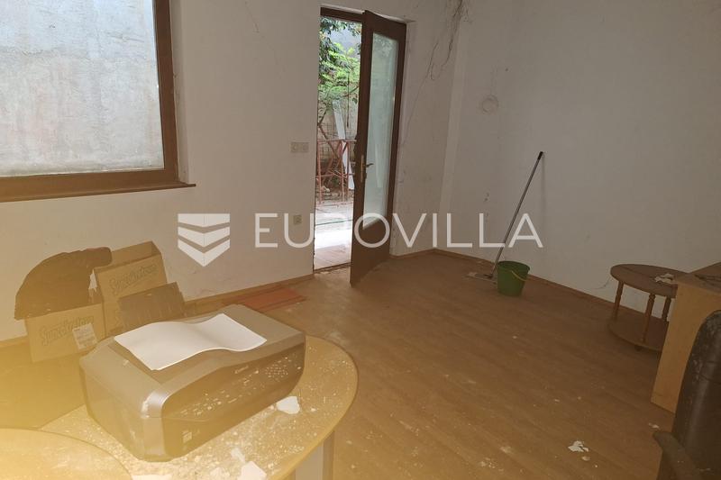 Karlovac, Zvijezda, erhvervslokale 24 m² med terrasse i byens centrum - 1