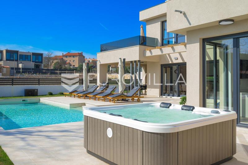 Istrie, Rovinjsko selo, location d'une maison moderne de 210 m² avec piscine chauffée, sauna et jacuzzi - 1