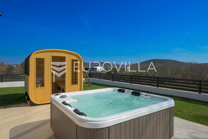 Istrie, Rovinjsko selo, location d'une maison moderne de 210 m² avec piscine chauffée, sauna et jacuzzi - 32