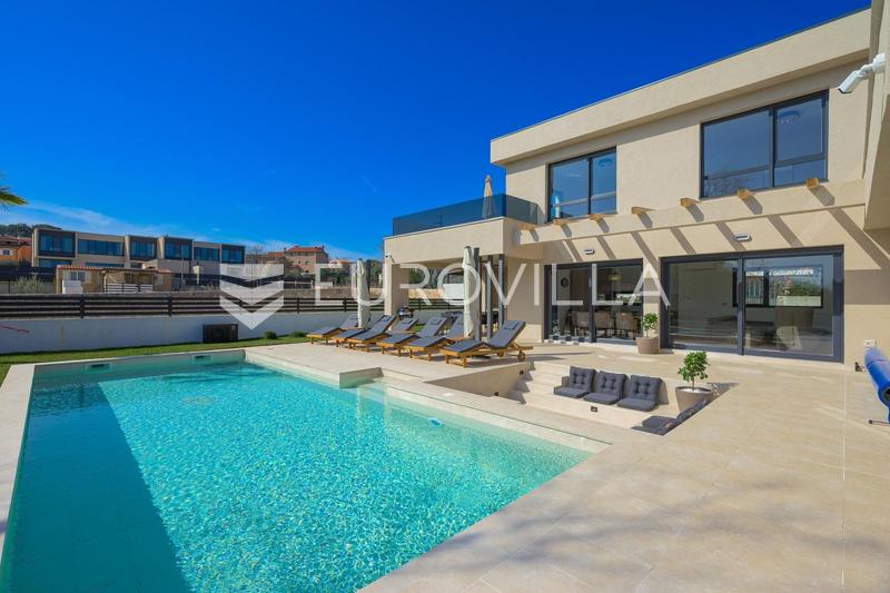 Istrie, Rovinjsko selo, location d'une maison moderne de 210 m² avec piscine chauffée, sauna et jacuzzi - 2