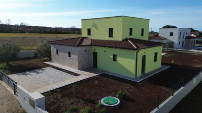 Istra, Poreč, samostojeća kuća s lijepom okućnicom
