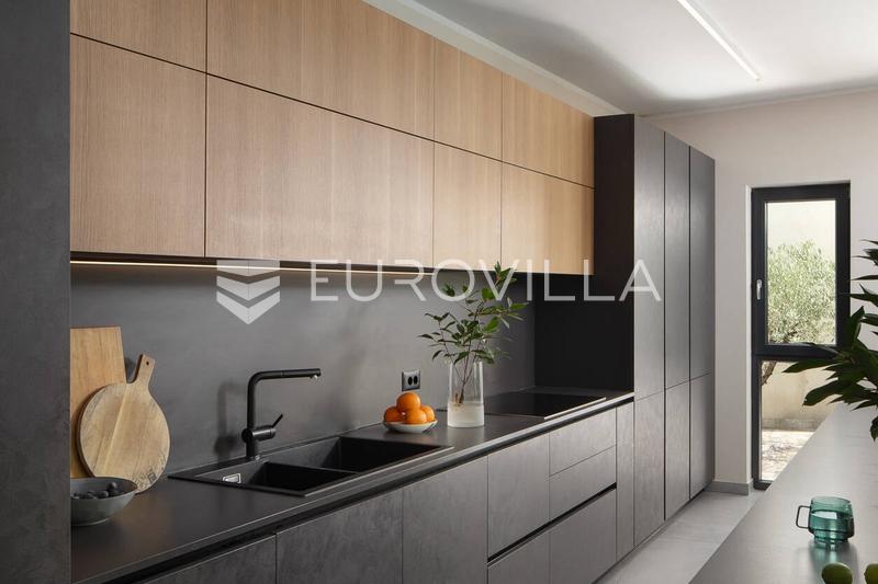 Isztria, Kršan, egyedi tervezésű villa saját 20 kW-os fotovoltaikus erőművel - 6