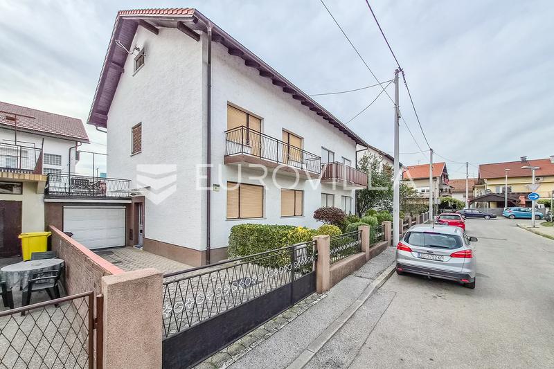 Zagreb, Gornja Dubrava, dvojna kuća površine 211,80 m² s garažom - 9