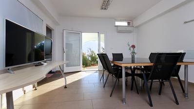 Rijeka, Martinkovac, prostorný byt v přízemí o ploše 120 m²