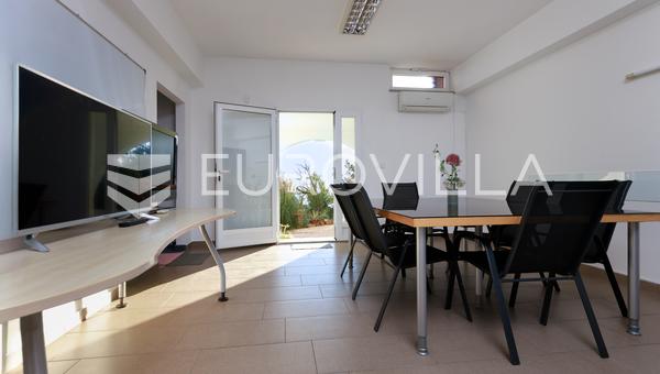Rijeka, Martinkovac, espacioso apartamento en planta baja de 120 m²