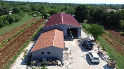 Svetvinčenat, Cabrunici - una rarità sul mercato, un ampio locale con due monolocali aggiuntivi.