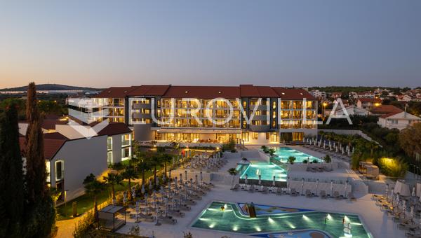 Zadar, Sv. Filip i Jakov, zweigeschossige Residenz in einem luxuriösen Wohnkomplex