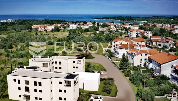 Istrie, Poreč, moderní dvoupokojový byt s čistou užitnou plochou 94 m² v prvním patře.
