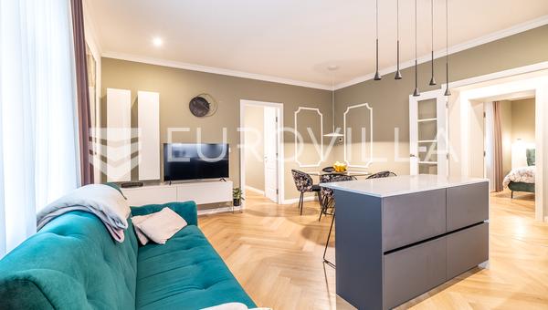 Zagreb, Centar, en attraktiv treværelses lejlighed på 73 m²