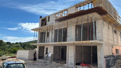 Šolta, Stomorska, exkluzívny dvojizbový apartmán na prízemí.