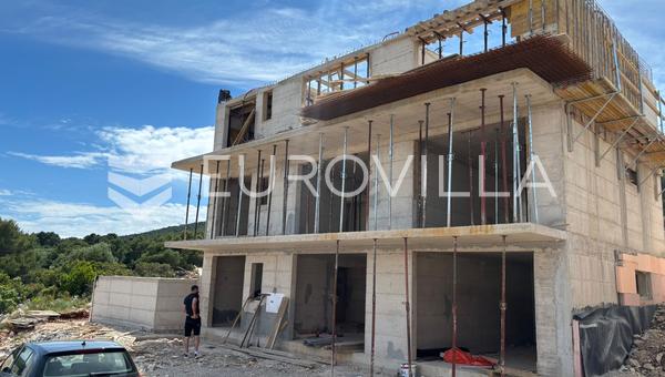 Šolta, Stomorska, exklusive Zwei-Zimmer-Wohnung im Erdgeschoss