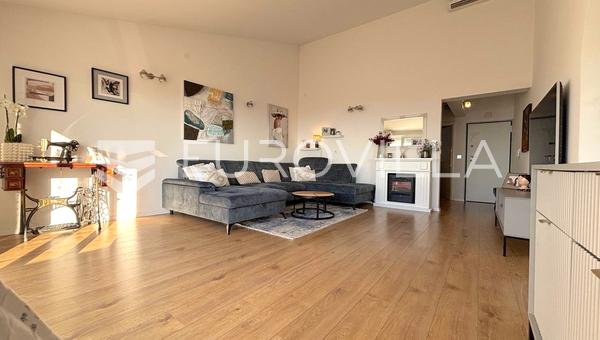 Split, Žnjan penthouse od 119,6 m² s pogledom na more i 2 parkirna mjesta
