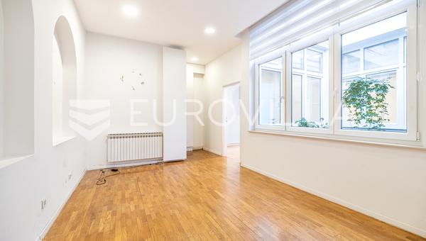 Zagreb, Nedre By, strengt bycentrum, 105 m² kontorlokaler i stueetagen