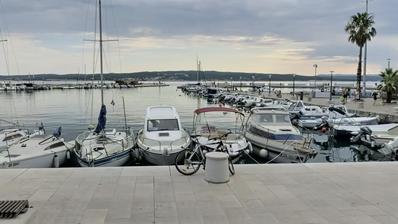 Crikvenica, dům se čtyřmi apartmány pouhých 100 metrů od moře, vynikající investice